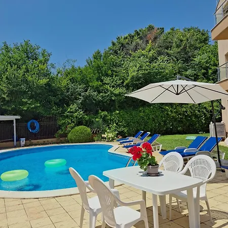 Sineva 아파트 라브다