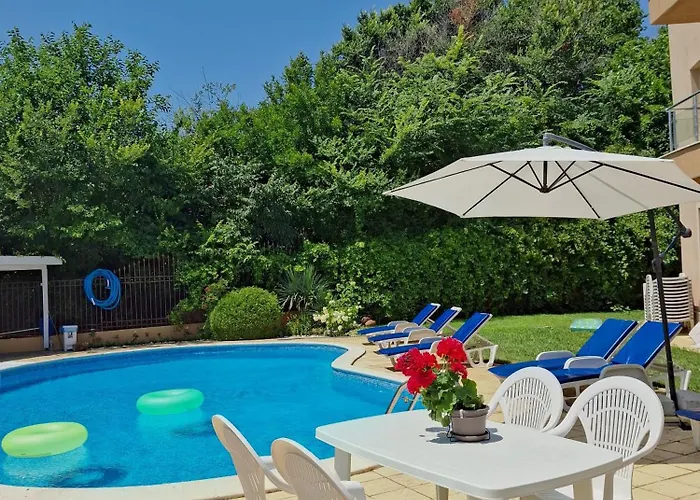 Sineva Апартамент Равда